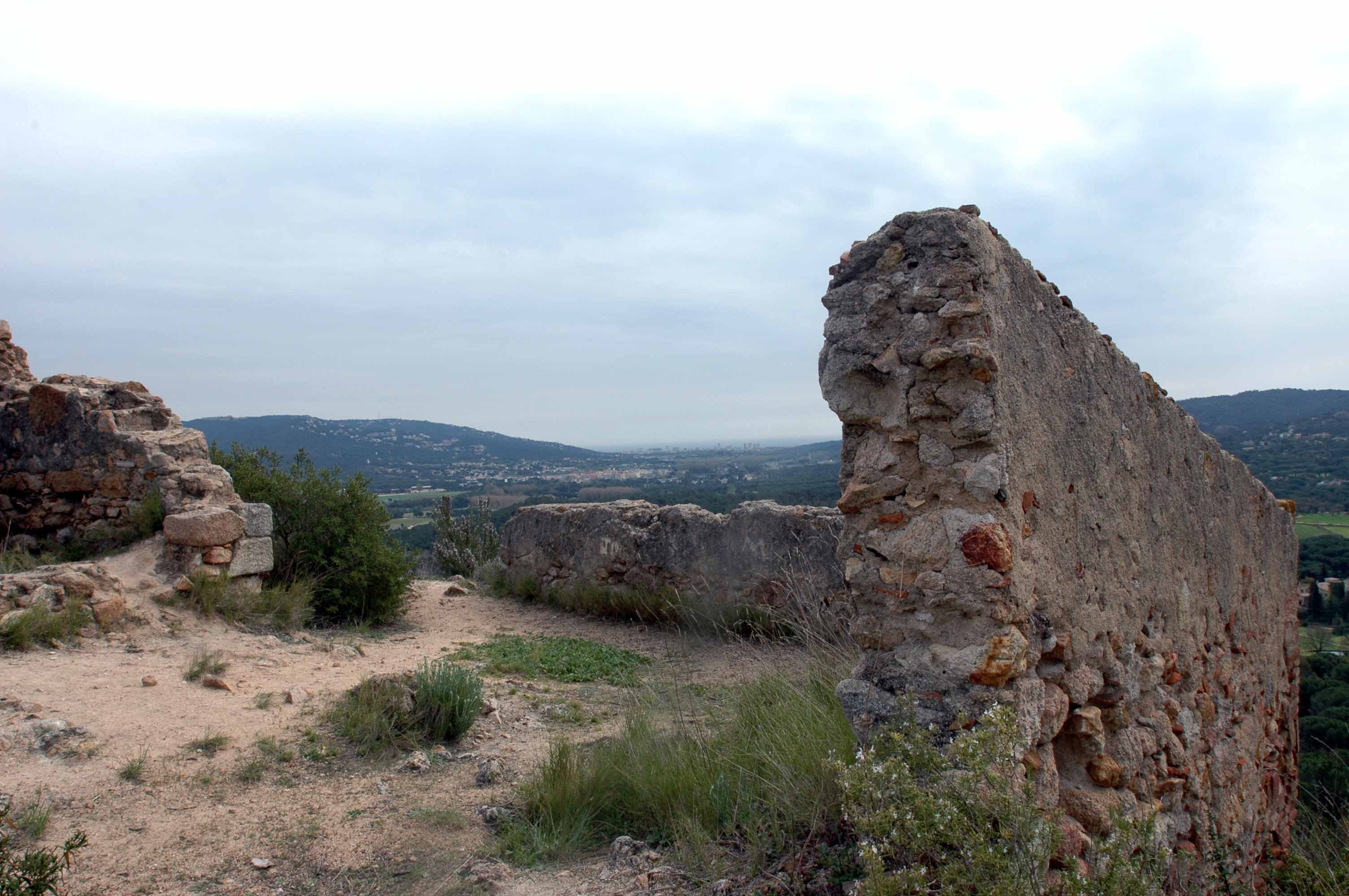 Ruïnes_del_castell_de_Solius_2.jpg
