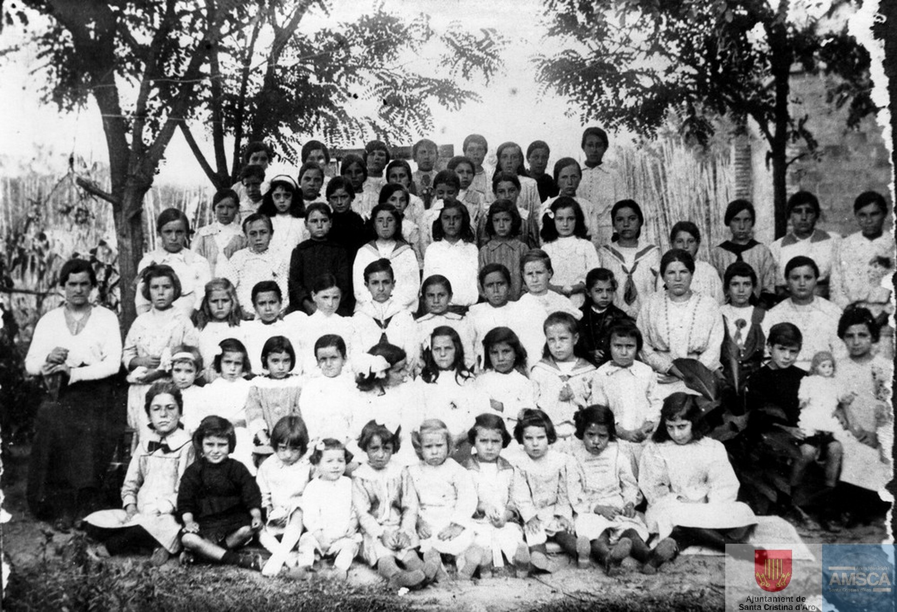 Grup classe de l’escola de nenes, 1916 (14.16 Col·lecció de documents gràfics sobre Santa Cristina d’Aro, 00008. Recull d’imatges de Gerard Bussot i Liñon).