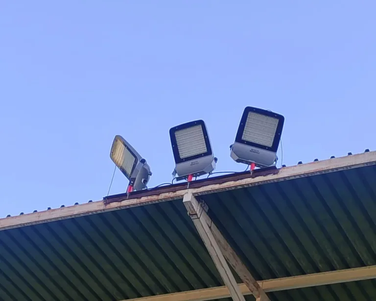 Millora de la il·luminació al camp de futbol